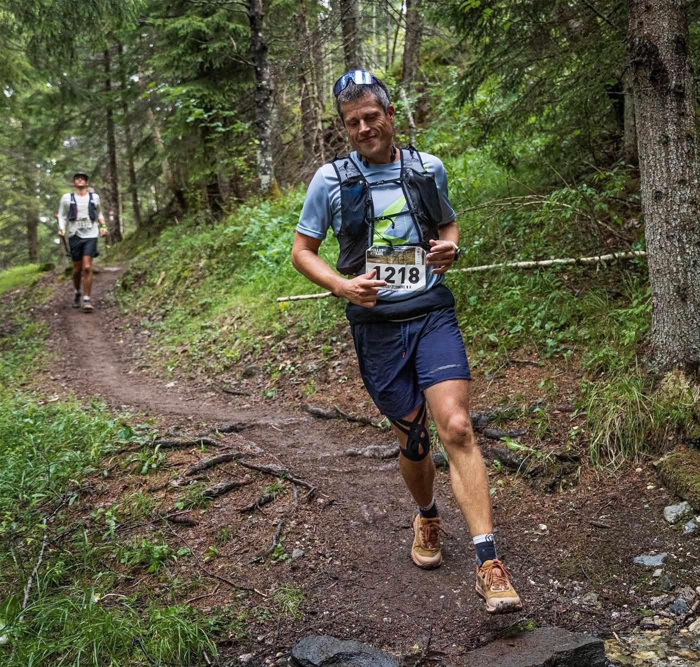 Alexis en trail en forêt